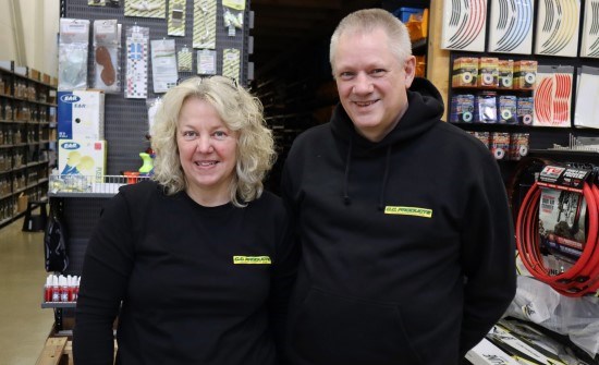 Helene och Torbjörn Bergh, ägare Cross-Center står i sin lokal.